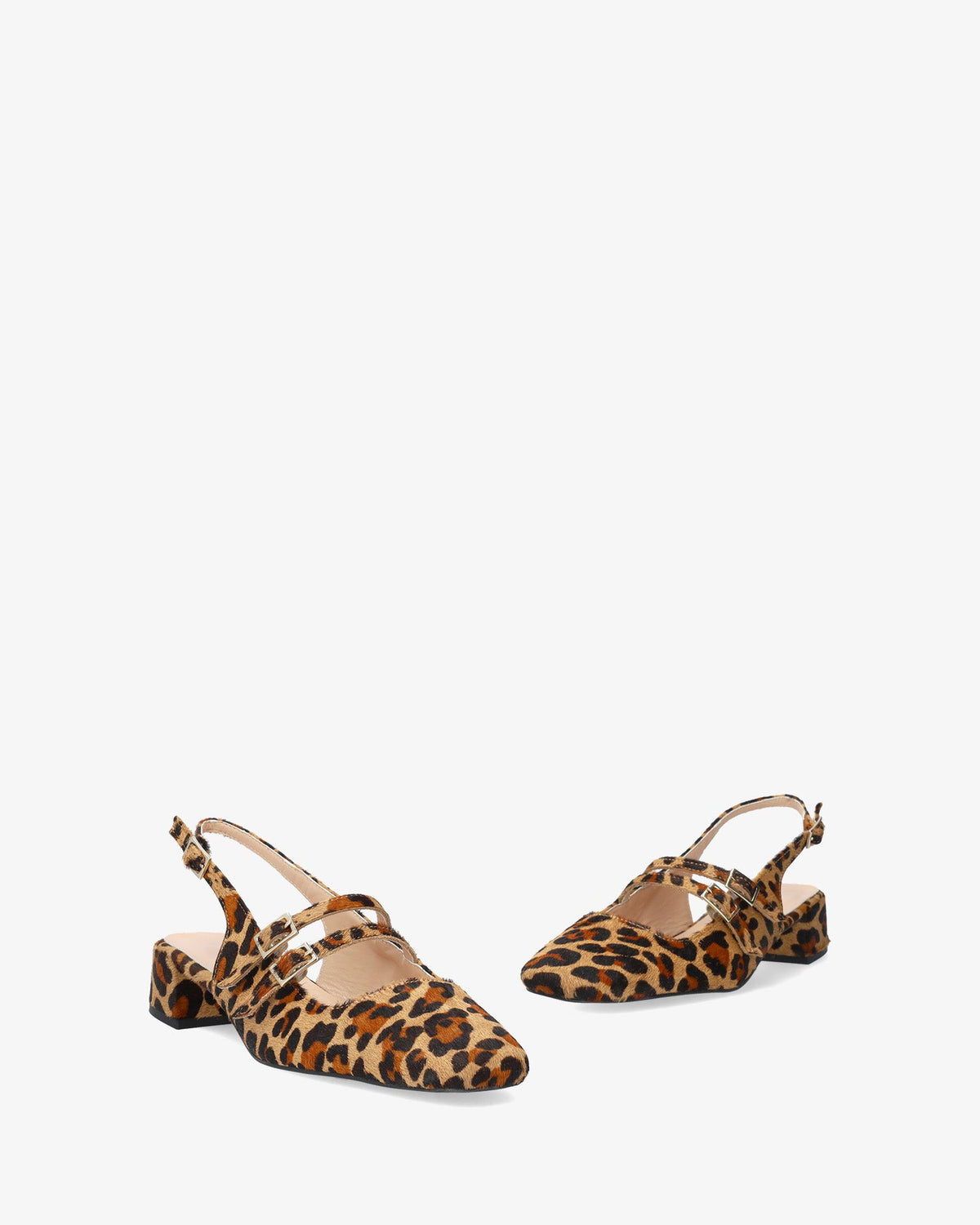 Bailarina con tacón en piel leopardo