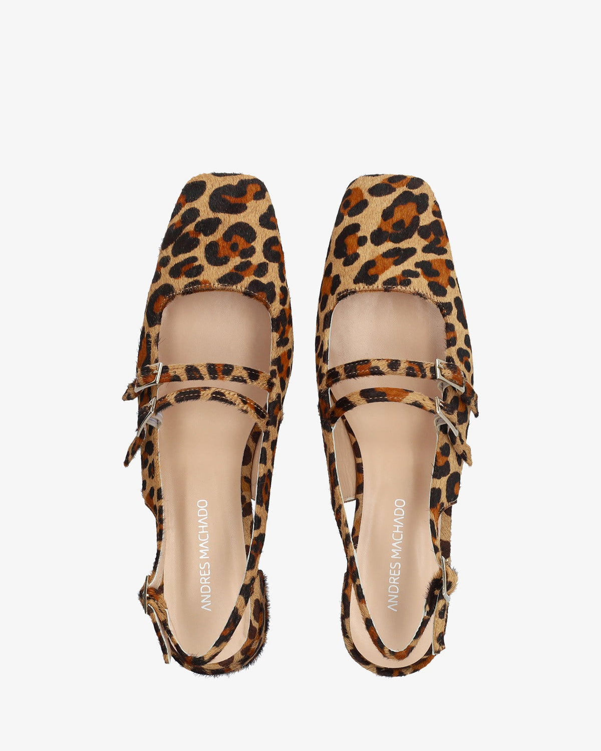 Bailarina con tacón en piel leopardo