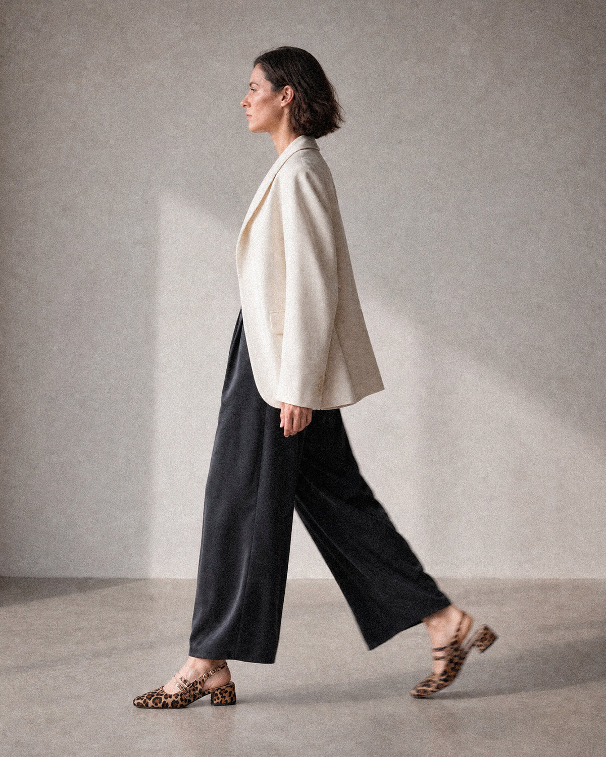 Bailarina con tacón en piel leopardo