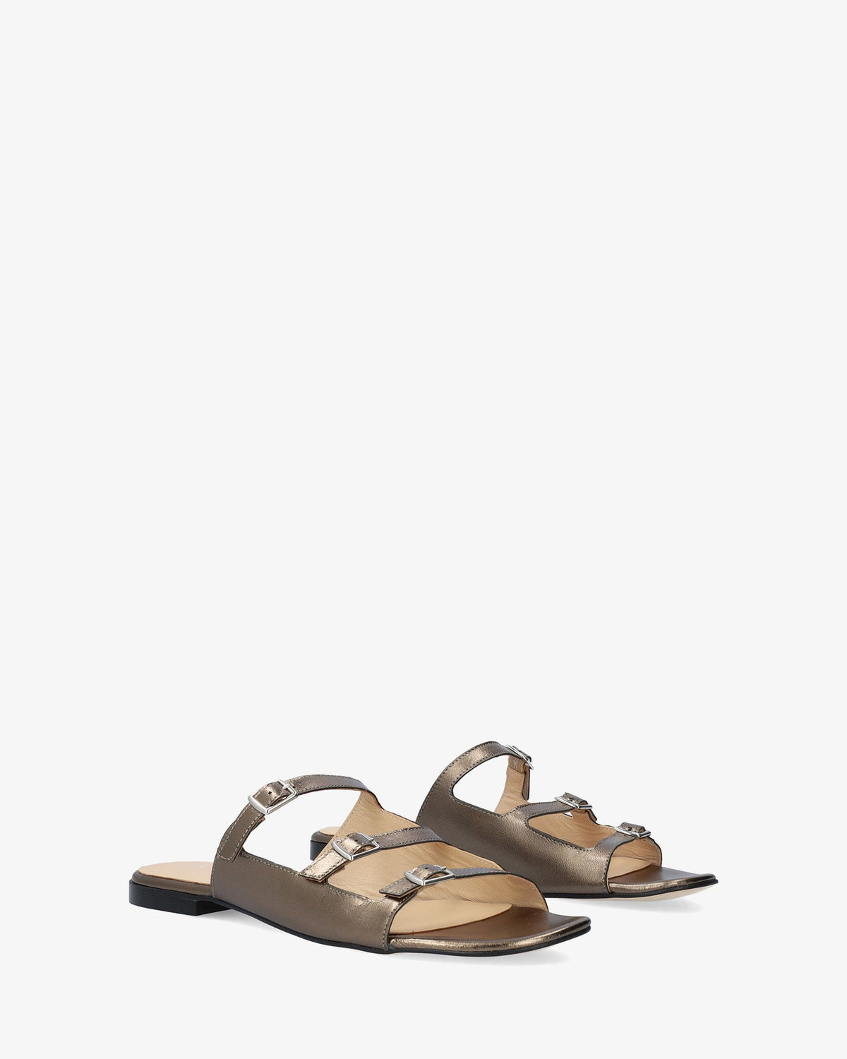 Sandalia plana en piel bronce