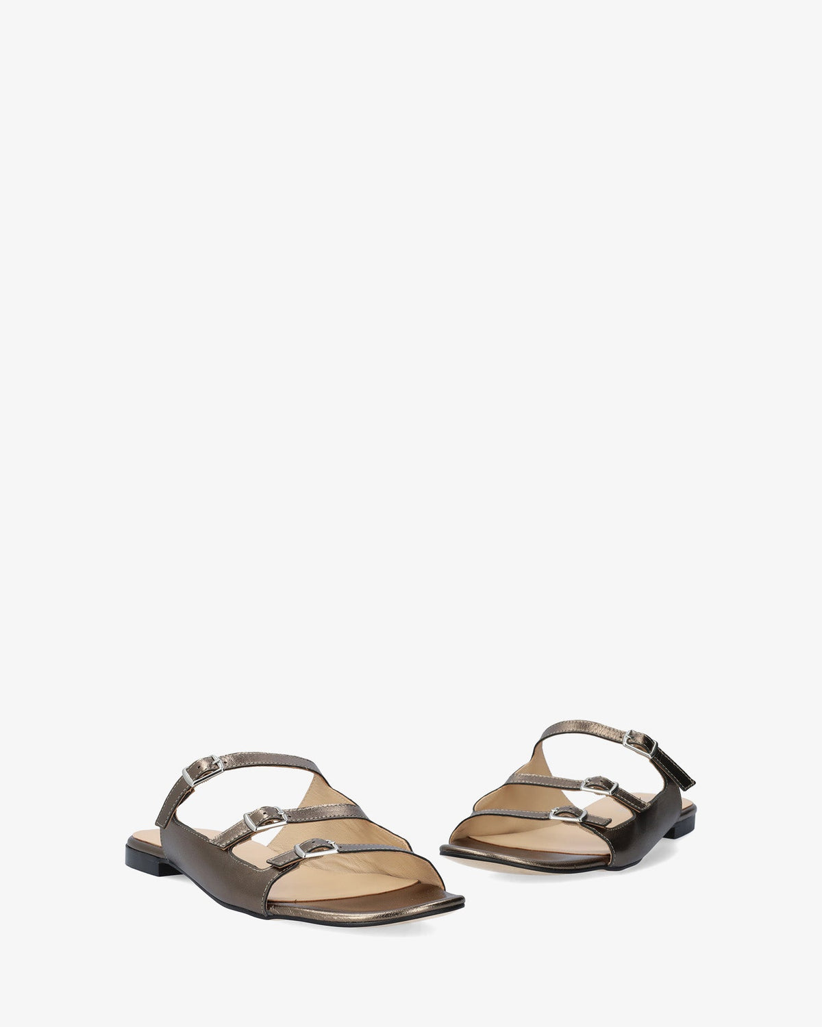 Sandalia plana en piel bronce