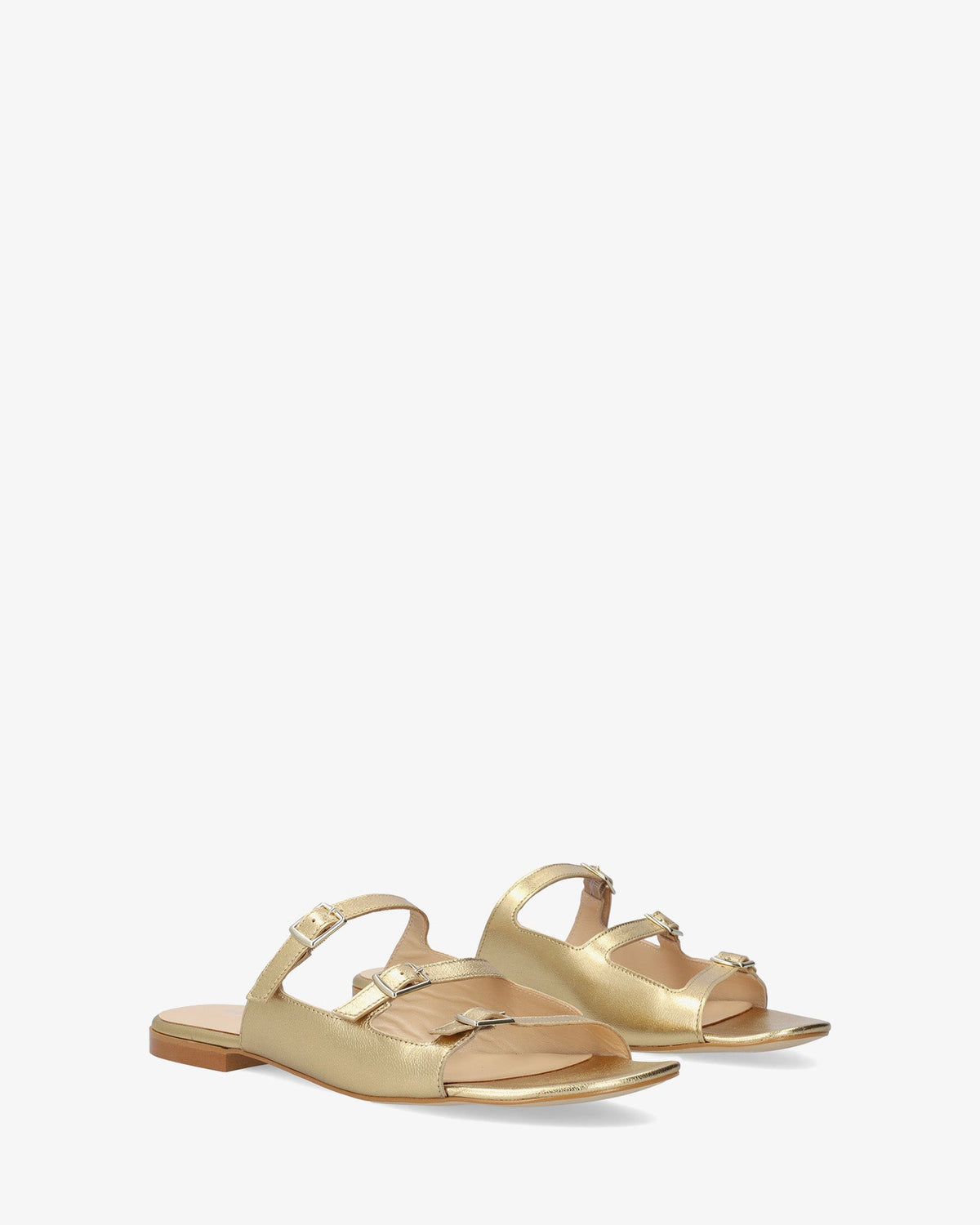 Sandalia plana en piel oro