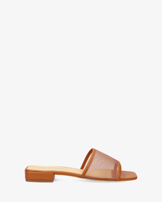 Flat sandal in brown leather