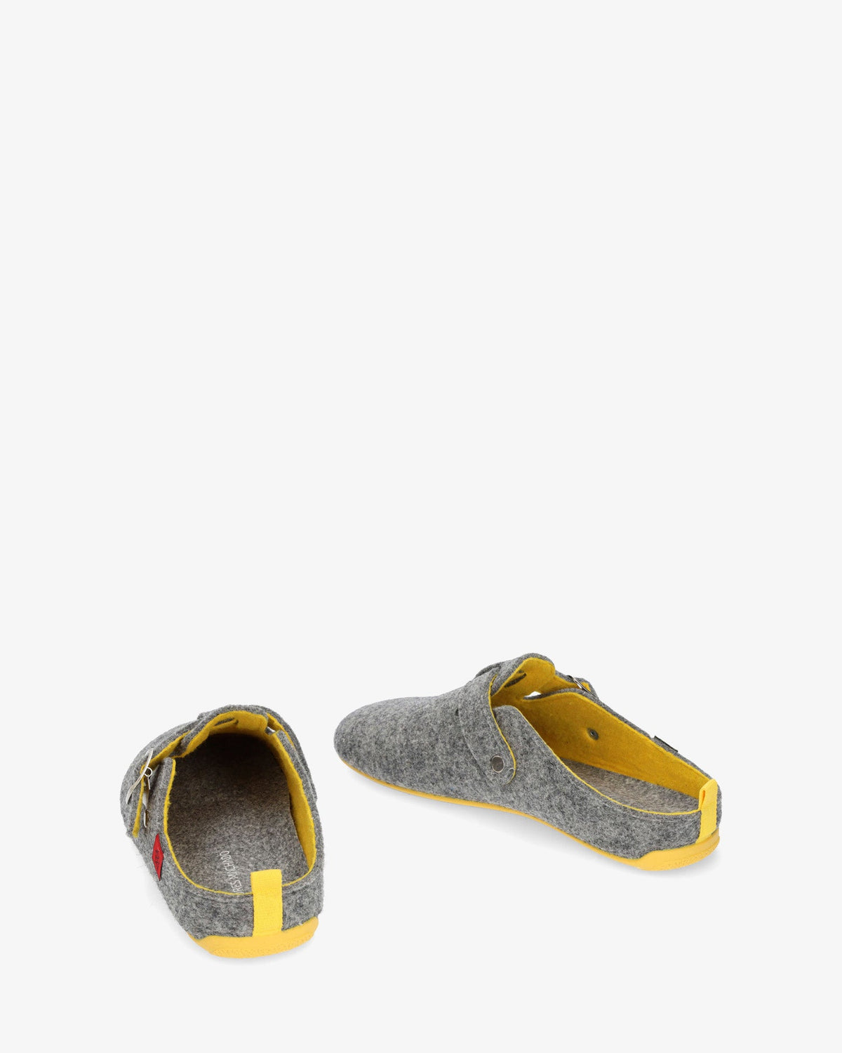 Unisex home slippers in grey felt and buckle detail