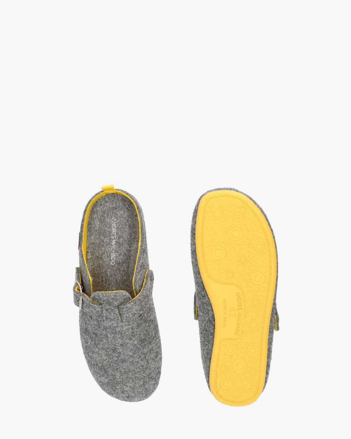 Unisex home slippers in grey felt and buckle detail