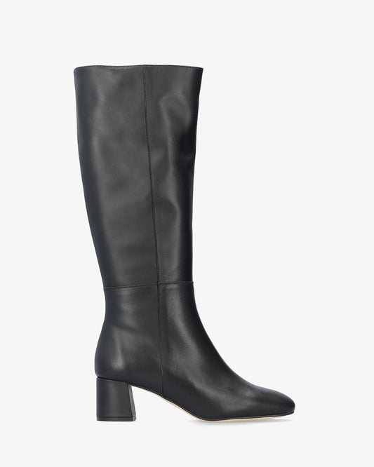High boot in black leather